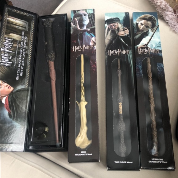 NIB Harry Potter collectors Wands - Picture 10 of 13